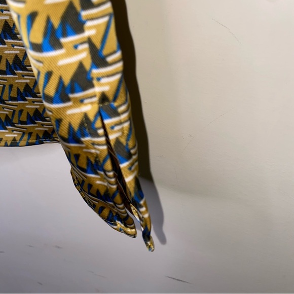 House Of Harlowe Small Button Down Collared Silky Short Sleeve Geometric Top - Picture 2 of 8